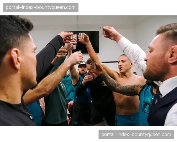 更衣室庆祝画面曝光，威姆斯与年轻队员逐一击掌